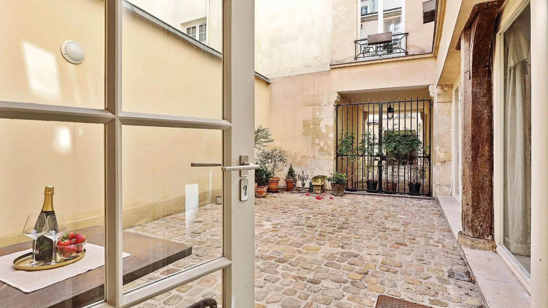 Appartamento Le Marais & Place Des Vosges - Cityapartmentstay Parigi